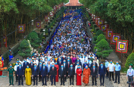 TPHCM tổ chức Lễ giỗ Quốc Tổ Hùng Vương Đoàn đại biểu tham dự Lễ giỗ Quốc Tổ Hùng Vương năm Tân Sửu 2021. Ảnh: DŨNG PHƯƠNG