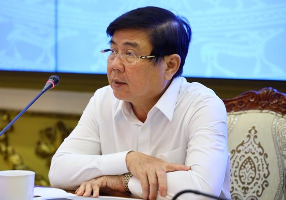 TPHCM: Nguy cơ xâm nhập, bùng phát dịch bệnh còn rất lớn Chủ tịch UBND TPHCM Nguyễn Thành Phong phát biểu chỉ đạo tại cuộc họp. Ảnh: TTBC