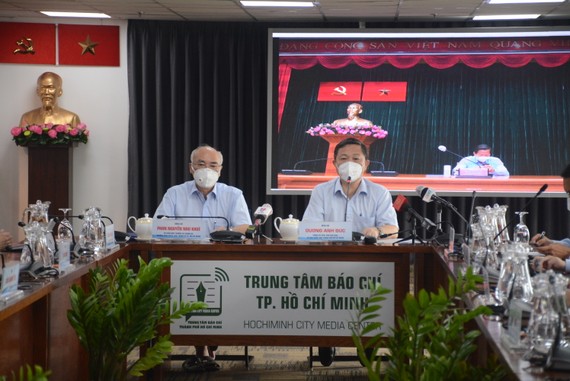 TPHCM: Hoàn thành kế hoạch tiêm vaccine đợt 5, bắt đầu tiêm đợt 6 Đồng chí Phan Nguyễn Như Khuê, Trưởng Ban Tuyên giáo Thành ủy TPHCM và đồng chí Dương Anh Đức, Phó Chủ tịch UBND TPHCM chủ trì tại điểm cầu Trung tâm Báo chí TPHCM