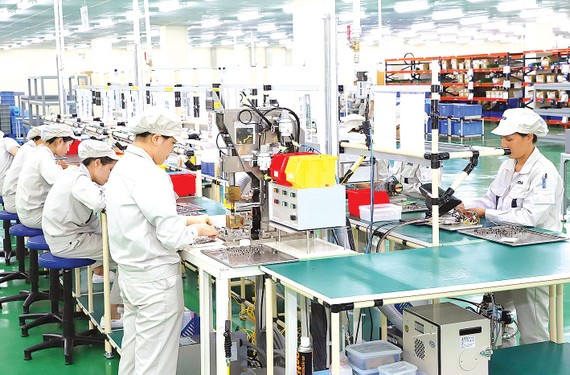 Dây chuyền sản xuất của Công ty TNHH Origin Manufactures Việt Nam (vốn đầu tư của Nhật Bản) ở KCN Đồng Văn II tỉnh Hà Nam. Ảnh: QUANG PHÚC
