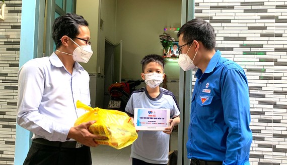 Đâu phải ai cũng may mắn vượt qua! Chăm lo trẻ có ba, mẹ mất vì Covid-19 để giúp các em có cuộc sống đủ đầy hơn