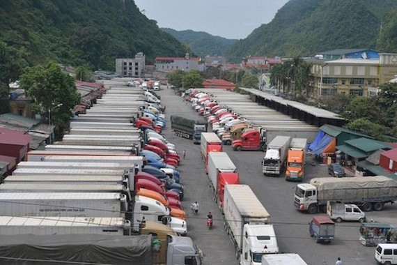 Cần tiết giảm nông sản xuất qua các cửa khẩu ở Lạng Sơn Hàng nghìn container nông sản mắc kẹt tại cửa khẩu Lạng Sơn, Quảng Ninh. Nguồn: TPO