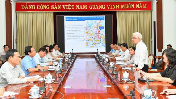 TPHCM phối hợp đầu tư cao tốc TPHCM - Thủ Dầu Một - Chơn Thành Buổi làm việc giữa Thường trực Thành ủy TPHCM với Thường trực Tỉnh ủy Bình Phước. Ảnh: VIỆT DŨNG