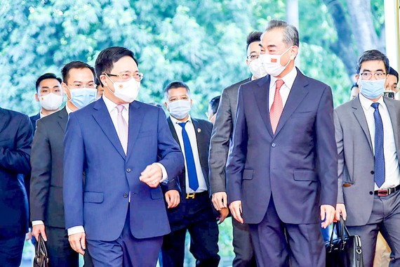 Trung Quốc sẽ viện trợ Việt Nam thêm 3 triệu liều vaccine  Phó Thủ tướng Thường trực Phạm Bình Minh cùng Bộ trưởng Bộ Ngoại giao Trung Quốc Vương Nghị
