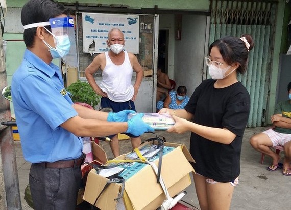 Hơn 17% học sinh chưa có SGK, TPHCM gia hạn thời gian giao SGK đến ngày 15-9 Hơn 17% học sinh chưa có SGK, TPHCM gia hạn thời gian giao SGK đến ngày 15-9