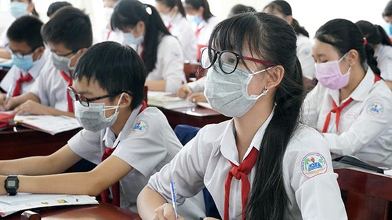 TPHCM: Chính thức cho học sinh các khối 7, 8, 9, 10, 11 và 12 đến trường học trực tiếp từ ngày 4-1-2022 TPHCM: Chính thức cho học sinh các khối 7, 8, 9, 10, 11 và 12 đến trường học trực tiếp từ ngày 4-1-2022