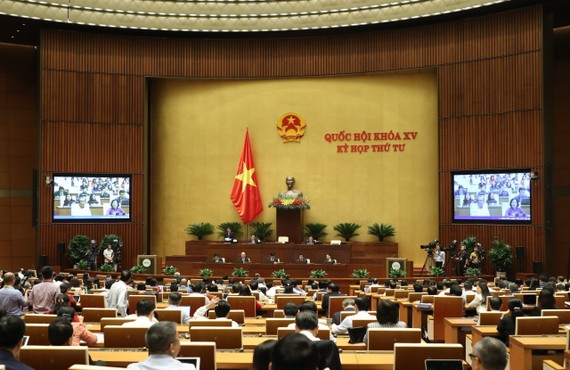 Không đủ thuốc điều trị cho người dân là không thể chấp nhận được  Quang cảnh phiên thảo luận của Quốc hội, sáng 28-10. Ảnh: QUANG PHÚC