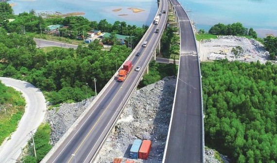 Thành lập 6 tổ công tác thúc đẩy giải ngân vốn đầu tư công Thành lập 6 tổ công tác thúc đẩy giải ngân vốn đầu tư công