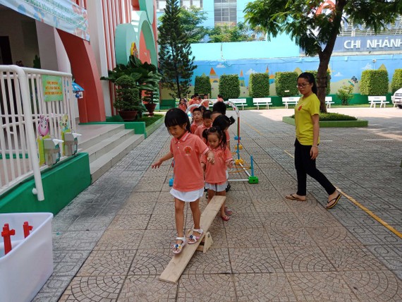 Thận trọng khi chọn khóa học hè cho con Học sinh Trường Mầm non Măng non 1 (quận 10) tham gia hoạt động rèn kỹ năng vận động