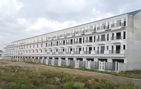 Giao đất, quản lý, sử dụng đất ở Đồng Nai: Nhiều dự án dính sai phạm Dãy nhà liên kế dự án KDC Bình Đa đã xây xong