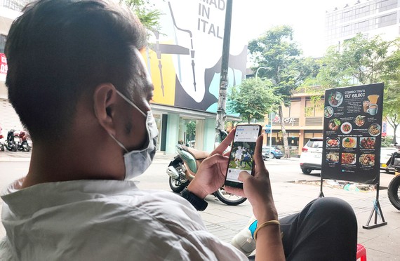 Sử dụng mạng xã hội: Thận trọng giữa thật và ảo Sử dụng mạng xã hội an toàn là điều người trẻ cần hướng tới. Ảnh: DŨNG PHƯƠNG