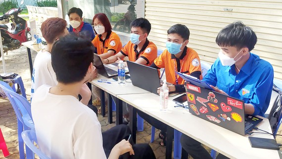 Nhọc nhằn tìm phòng trọ Tình nguyện viên Trường Đại học Sư phạm Kỹ thuật TPHCM tư vấn, giới thiệu phòng trọ cho sinh viên