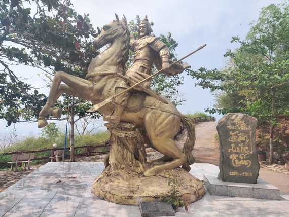 Thẩm định tượng Đức thánh Trần Hưng Đạo tại Khu du lịch Hồ Mây Thẩm định tượng Đức thánh Trần Hưng Đạo tại Khu du lịch Hồ Mây