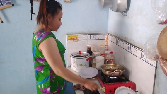 Gia đình chị Lê Thị Mơ sống trong căn phòng trọ ở gần KCN Long Bình, phường Long Bình, TP Biên Hòa, tỉnh Đồng Nai