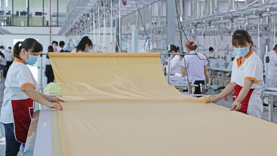 Công nhân khốn khổ vì bị nợ bảo hiểm xã hội Nhiều người lao động đã ủy quyền cho tổ chức Công đoàn tỉnh Long An khởi kiện doanh nghiệp đòi tiền bảo hiểm