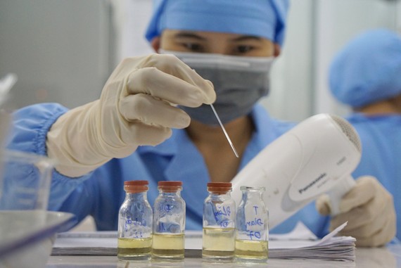 Tháo gỡ tình trạng thiếu thuốc và vật tư y tế Nhiều bệnh viện đang thiếu sinh phẩm xét nghiệm khiến người bệnh bị ảnh hưởng. Ảnh: VIẾT CHUNG