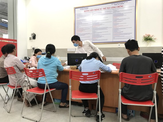 Chống trốn thuế chuyển nhượng bất động sản: Việc phải làm Người mua thường chọn cách hợp đồng công chứng giá thấp để khai thuế thấp. Ảnh: HOÀNG HÙNG