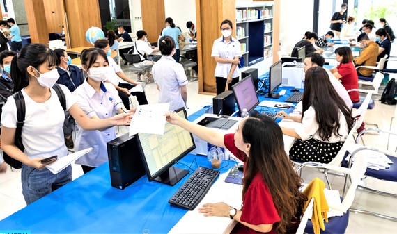 Trả lại quyền tuyển sinh cho các trường đại học Thí sinh làm thủ tục nhập học tại Trường Đại học Công nghiệp Thực phẩm TPHCM