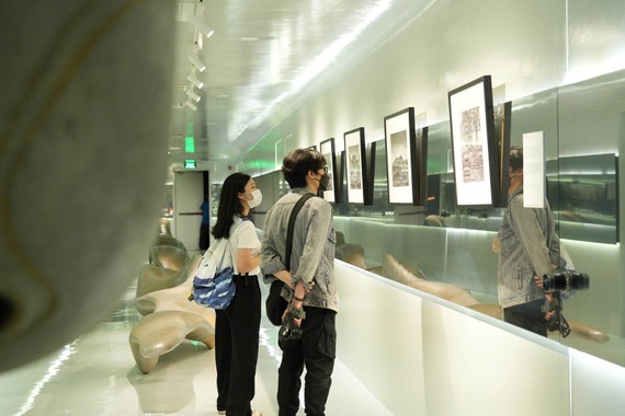 “Chơi lớn” rồi… ăn mì gói Đầu tư vào các tác phẩm nghệ thuật cũng là một kênh thu hút bạn trẻ hiện nay