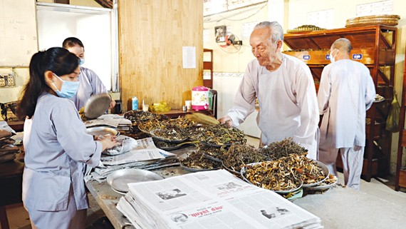 Phòng phân phối dược liệu của chùa Hưng Minh. Ảnh: SKĐS