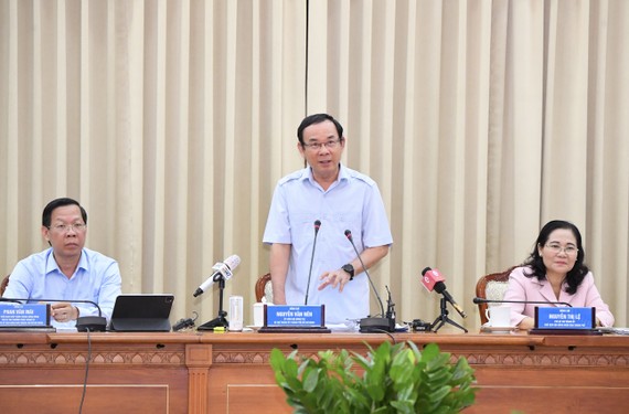 Bí thư Thành ủy TPHCM Nguyễn Văn Nên đánh giá kinh tế TPHCM phục hồi nhanh, khá đồng bộ và toàn diện. Ảnh VIỆT DŨNG