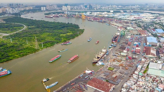 Phát triển kết cấu hạ tầng giao thông logistics Cảng Tân Thuận và Cảng Bến Nghé nằm liền nhau trên địa bàn quận 7, TPHCM. Ảnh: HOÀNG HÙNG