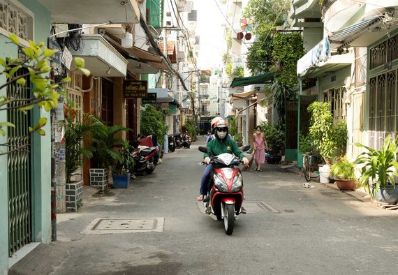 Lòng dân thuận, hẻm thênh thang Nhiều con hẻm ở TPHCM rộng thênh thang sau khi người dân hiến đất, nhà nước mở rộng