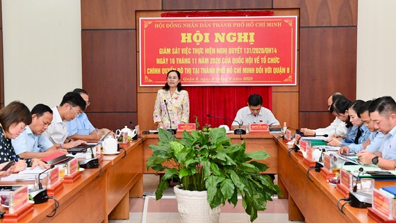 Tăng cường đối thoại, giám sát khi thực hiện chính quyền đô thị Chủ tịch HĐND TPHCM Nguyễn Thị Lệ phát biểu trong buổi giám sát tại quận 8. Ảnh: VIỆT DŨNG