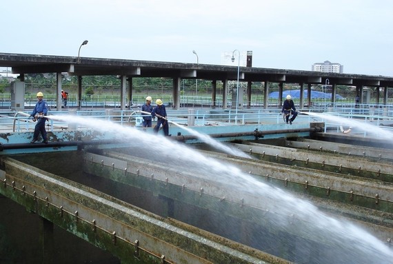 TPHCM: Nước yếu và cúp nước diện rộng  Việc cúp nước hoặc nước yếu xảy ra do thay mới van tại Nhà máy nước Thủ Đức