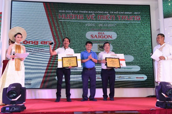 Giải golf từ thiện “Hướng về miền Trung” năm 2017: Quyên góp gần 6 tỷ đồng giúp đồng bào bị lũ lụt ảnh 1