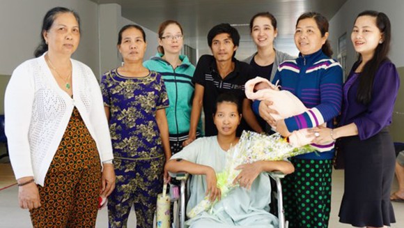 Cà Mau: Thưởng “nóng” cho bác sĩ cứu sản phụ năm lần bị ngưng tim ảnh 2