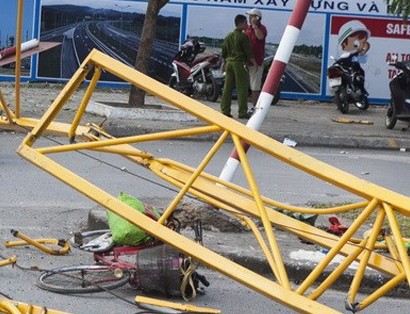 1 người tử vong vì cần cẩu gãy trúng đầu tại công trình xây dựng trụ sở UBND xã ảnh 1