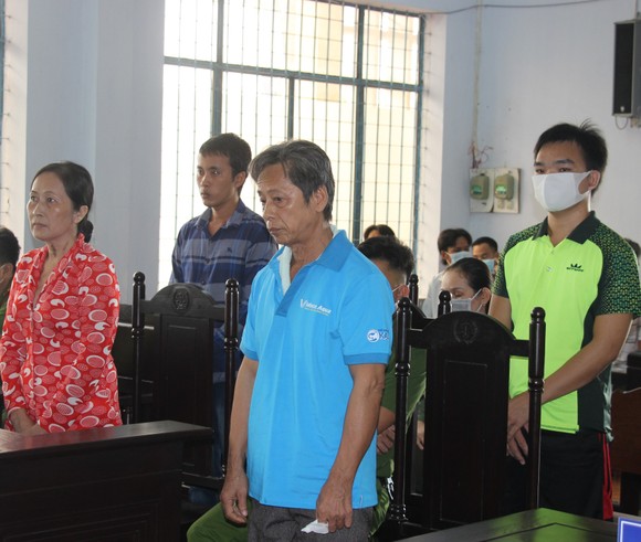 4 thành viên trong gia đình nhận án tù khi tạt xăng vào đoàn cưỡng chế ảnh 1