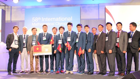 Việt Nam đoạt 4 Huy chương vàng tại Olympic Toán học quốc tế 2017 ảnh 1
