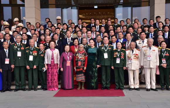 Chủ tịch Quốc hội Nguyễn Thị Kim Ngân: Còn rất nhiều những tấm gương bình dị mà cao quý ảnh 1