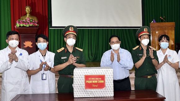 Thủ tướng khen thưởng tập thể, cá nhân có thành tích xuất sắc chống dịch tại Bắc Giang ảnh 1