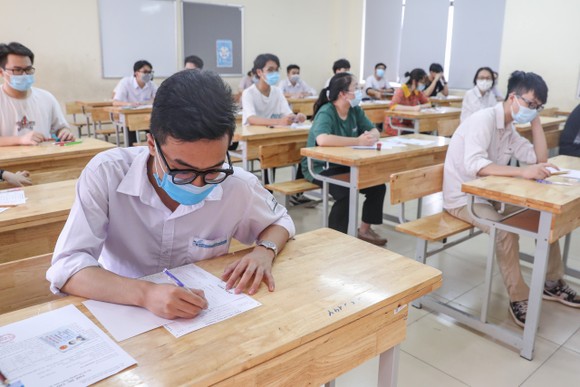 Hoàn tất kỳ thi tốt nghiệp THPT năm 2021, đợt 1: Thí sinh vui vì đề Ngoại ngữ dễ thở ảnh 2