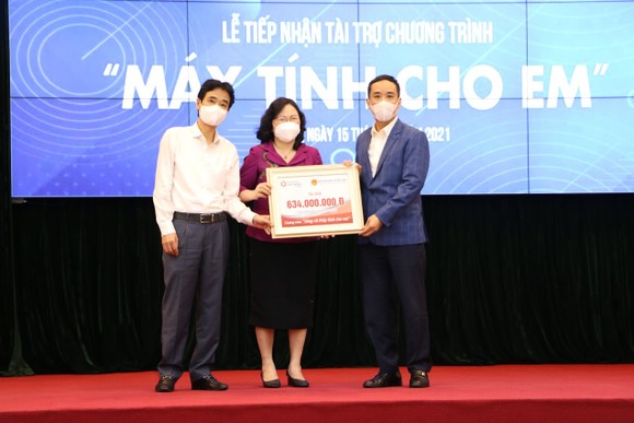 Ngành giáo dục đã vận động được hơn 108 tỷ đồng, trên 12.000 máy tính bảng cho học sinh ảnh 1