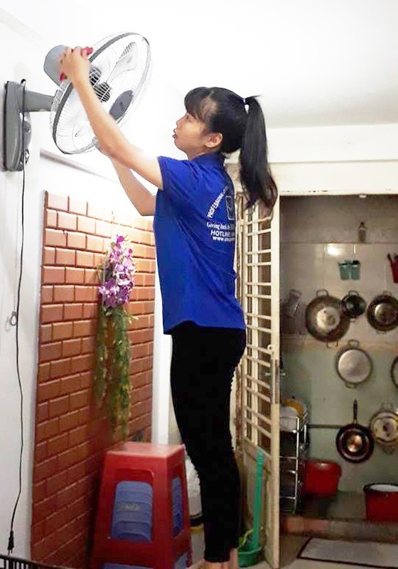 Giám đốc Sở LĐTB-XH TPHCM đề xuất TPHCM hỗ trợ người giúp việc, lơ xe, thợ hồ bị ảnh hưởng bởi dịch Covid-19 ảnh 1