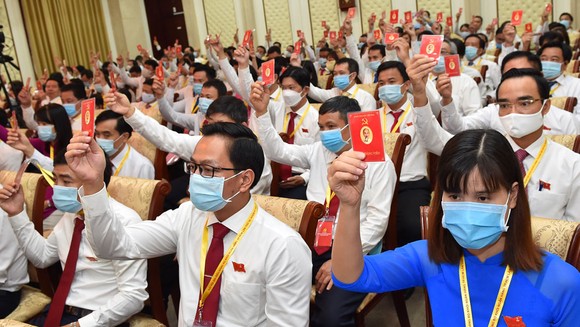 Chủ tịch UBND TPHCM yêu cầu ngân hàng hỗ trợ doanh nghiệp, hỗ trợ người dân để giảm 'tín dụng đen' ảnh 2