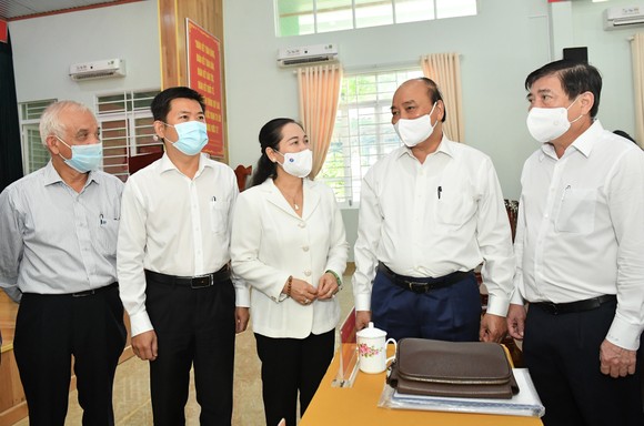 Chủ tịch nước Nguyễn Xuân Phúc: Thúc đẩy giải quyết kiến nghị của cử tri đến nơi đến chốn ảnh 5