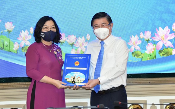 Đồng chí Lê Đức Thanh làm Chủ tịch UBND quận 1, Nguyễn Thị Thu Hường làm Chủ tịch UBND quận 10 ảnh 2