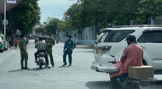 Phó Bí thư Thường trực Thành ủy TPHCM Phan Văn Mãi: Quyết liệt giãn cách, nhưng cũng chuẩn bị tâm thế cho tình huống xấu hơn ảnh 3