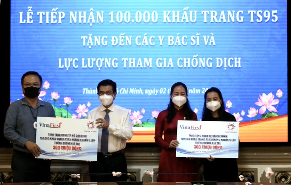 HĐND TPHCM tiếp nhận 100.000 khẩu trang TS95 do kiều bào tặng các lực lượng chống dịch Covid-19 ảnh 2