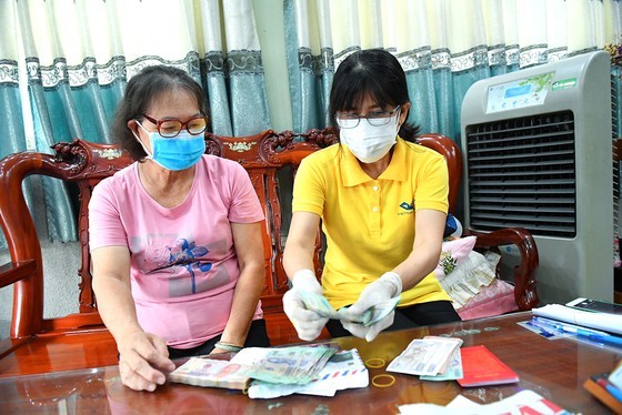 TPHCM chi trả gộp lương hưu, trợ cấp tháng 9 và tháng 10-2021 ảnh 1
