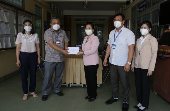 Thủ tướng Phạm Minh Chính chúc mừng huyện Củ Chi đã kiểm soát được dịch Covid-19 ảnh 6