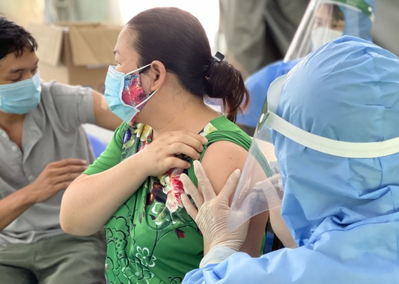 Có thể lựa chọn 'sống chung' với dịch Covid-19? ảnh 3
