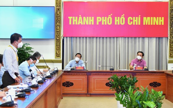Lãnh đạo TPHCM gặp gỡ chuyên gia, nghe góp ý về phòng chống dịch và phục hồi kinh tế ảnh 5