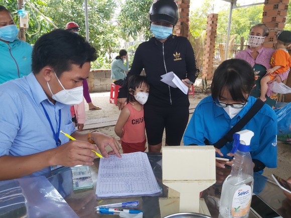 Giám đốc Sở LĐTB-XH TPHCM Lê Minh Tấn: Kéo dài hỗ trợ đợt 3 đến ngày 31-10 ảnh 1