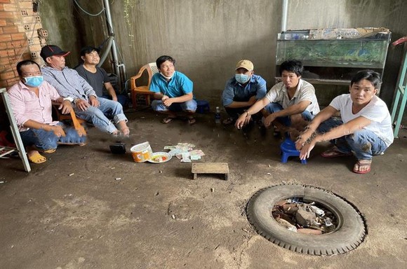 Công an Long Khánh liên tiếp triệt phá nhiều tụ điểm đánh bạc ảnh 1